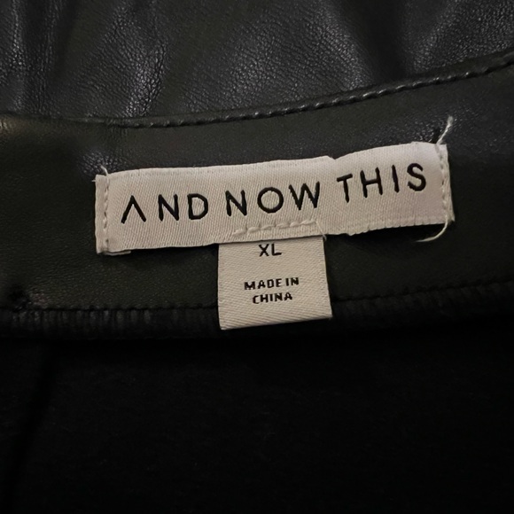 Vegan leather mini skirt - Picture 3 of 8